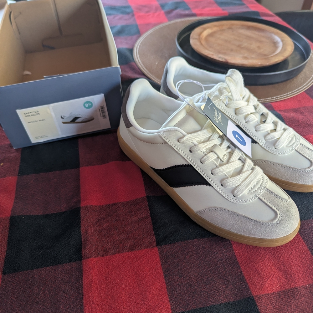 Universal Thread White and Black Athletic Shoes